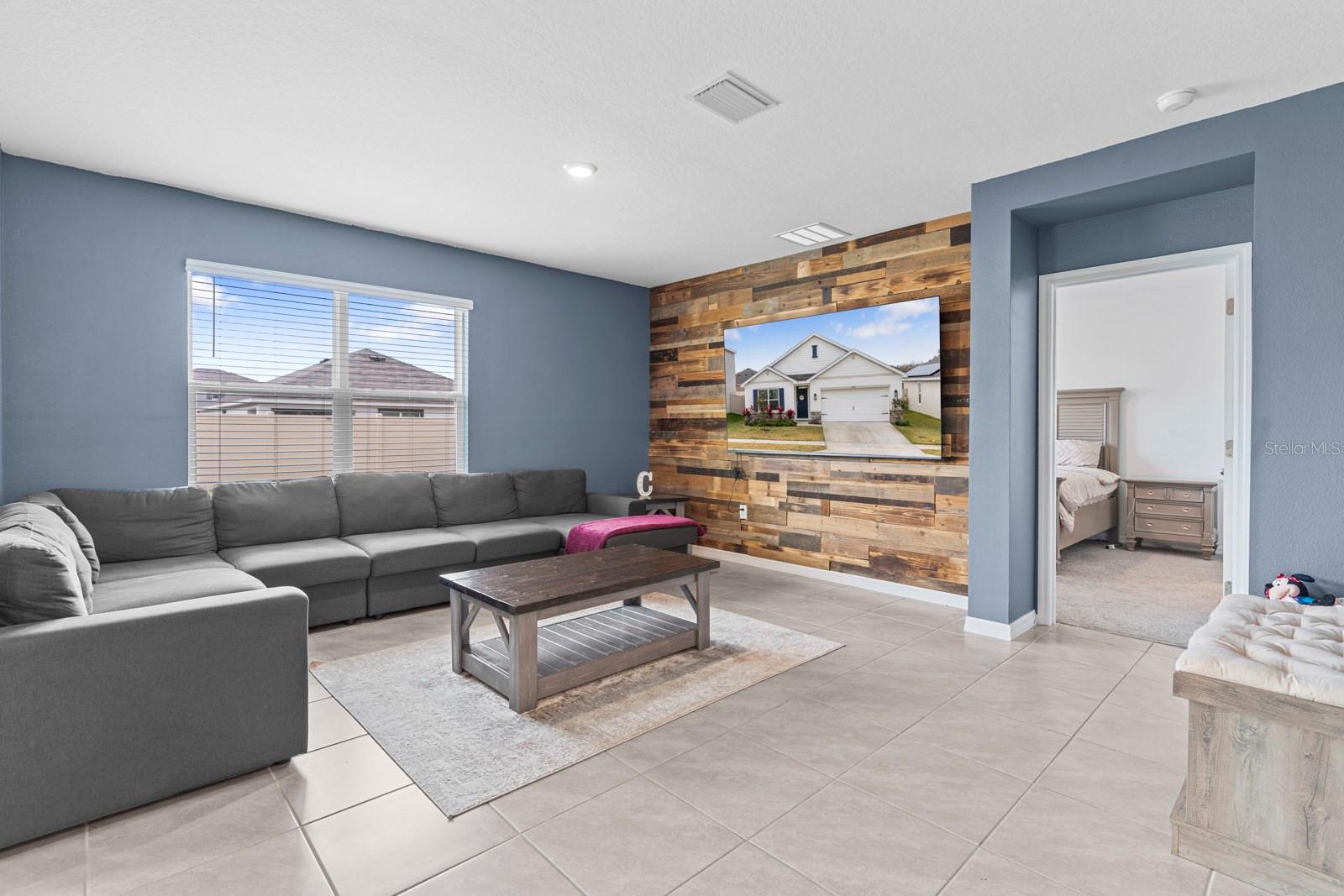 Listing photo id 12 for 3505 Thistle Bank Court