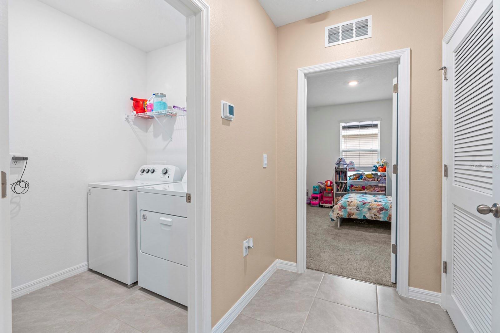 Listing photo id 13 for 3505 Thistle Bank Court