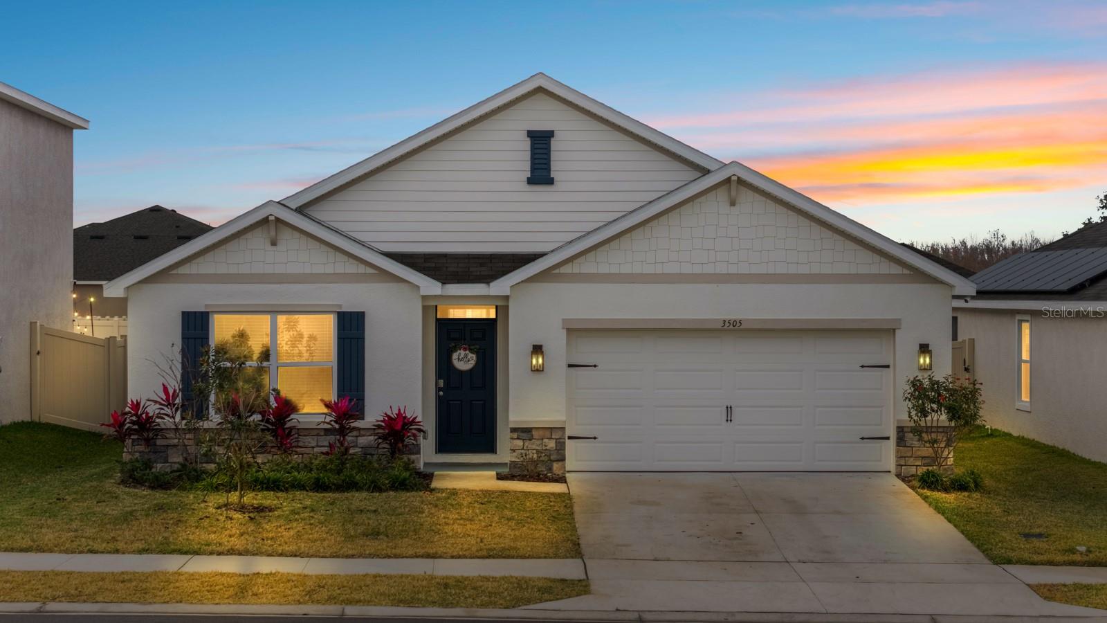 Listing photo id 0 for 3505 Thistle Bank Court