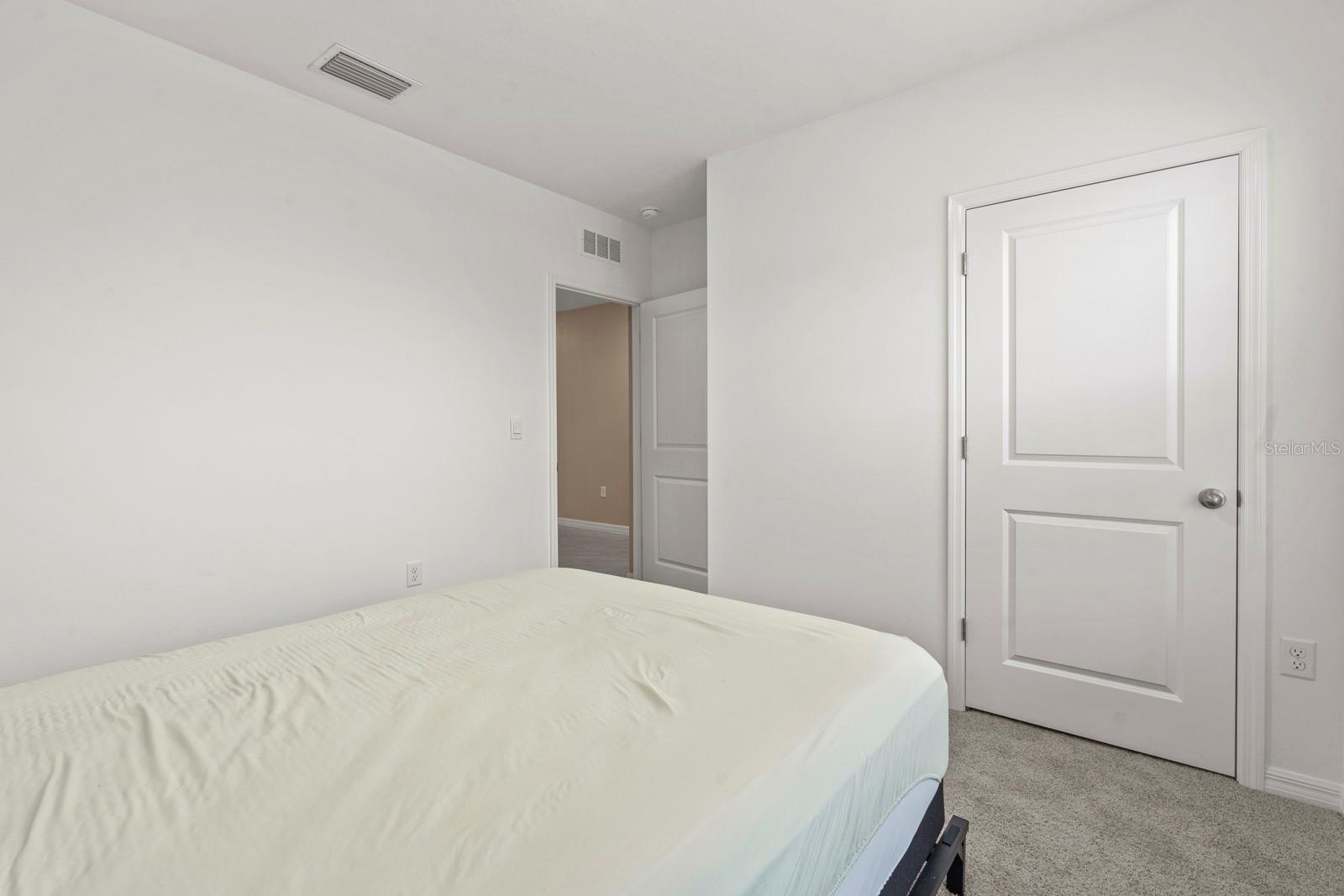 Listing photo id 27 for 3505 Thistle Bank Court