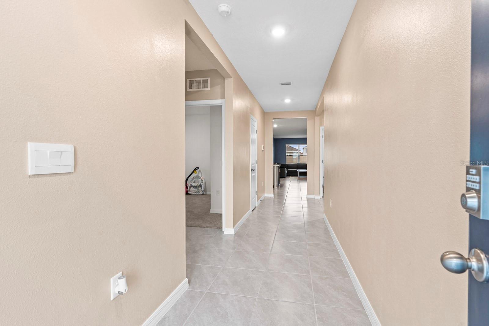 Listing photo id 1 for 3505 Thistle Bank Court