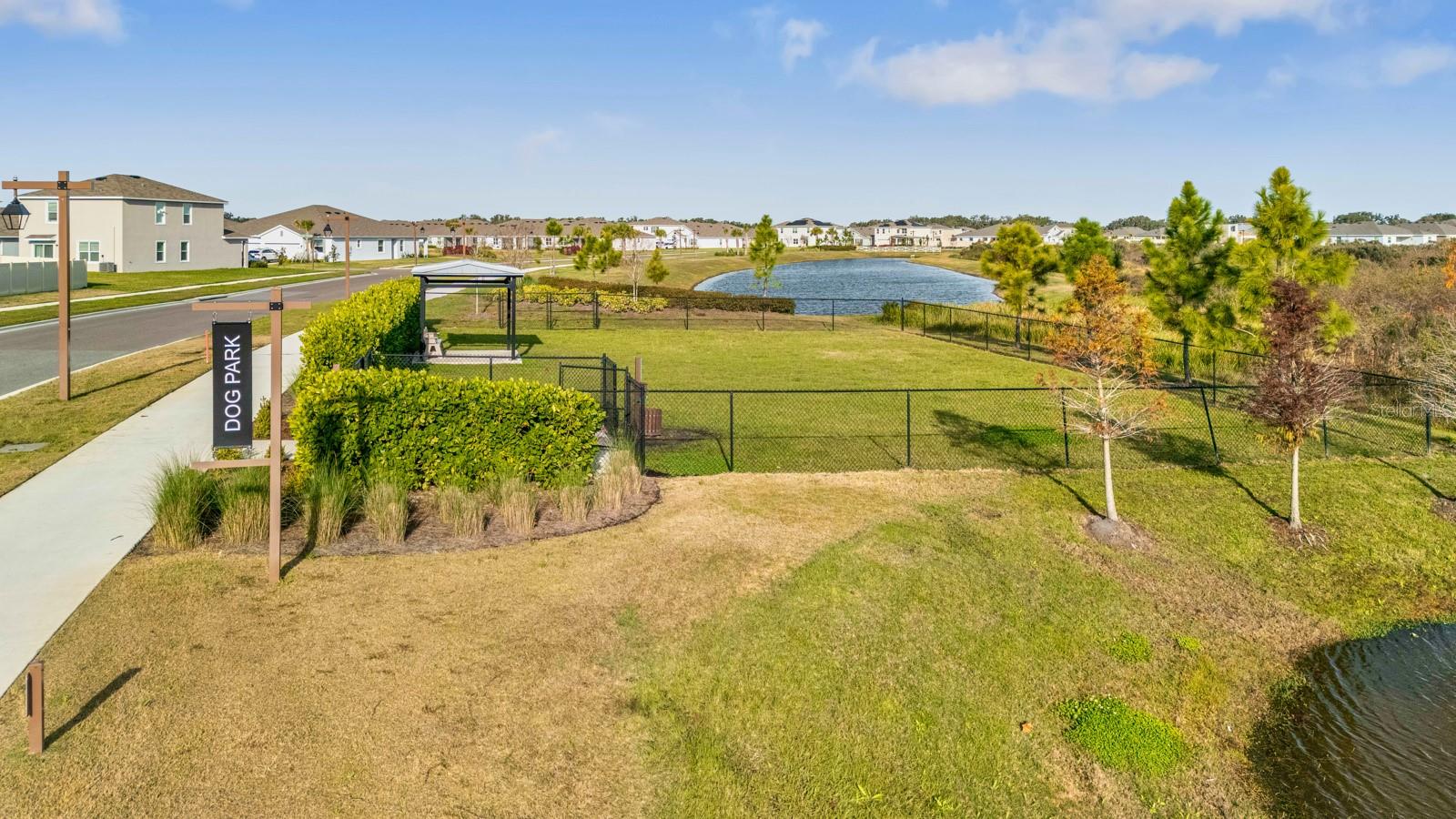 Listing photo id 39 for 3505 Thistle Bank Court