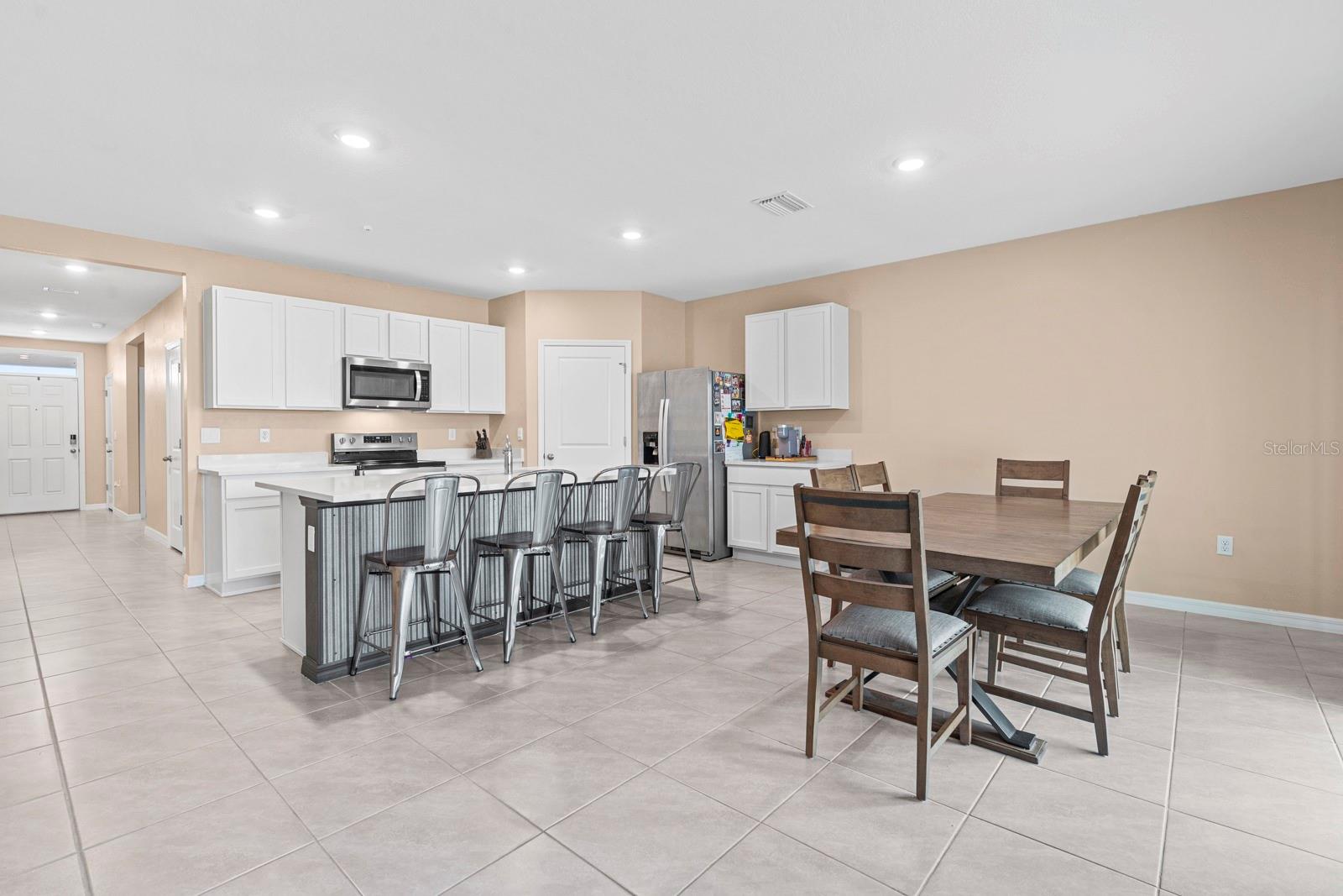 Listing photo id 3 for 3505 Thistle Bank Court