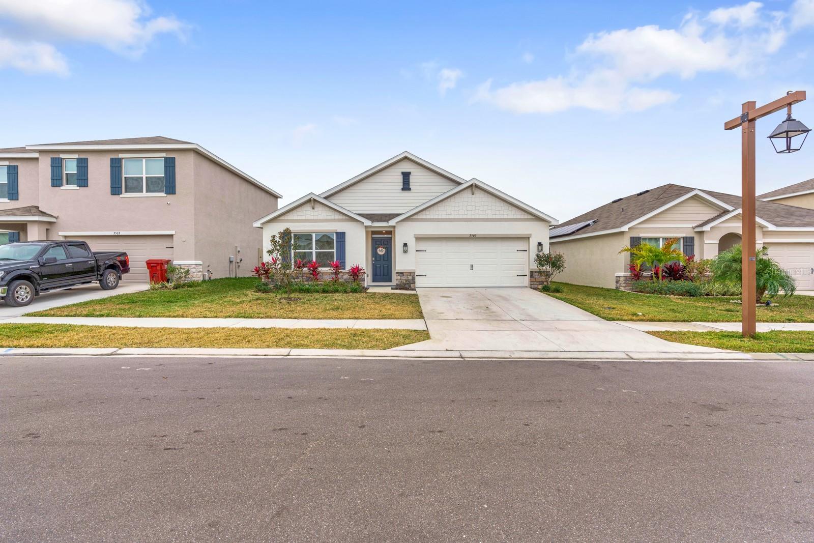 Listing photo id 52 for 3505 Thistle Bank Court