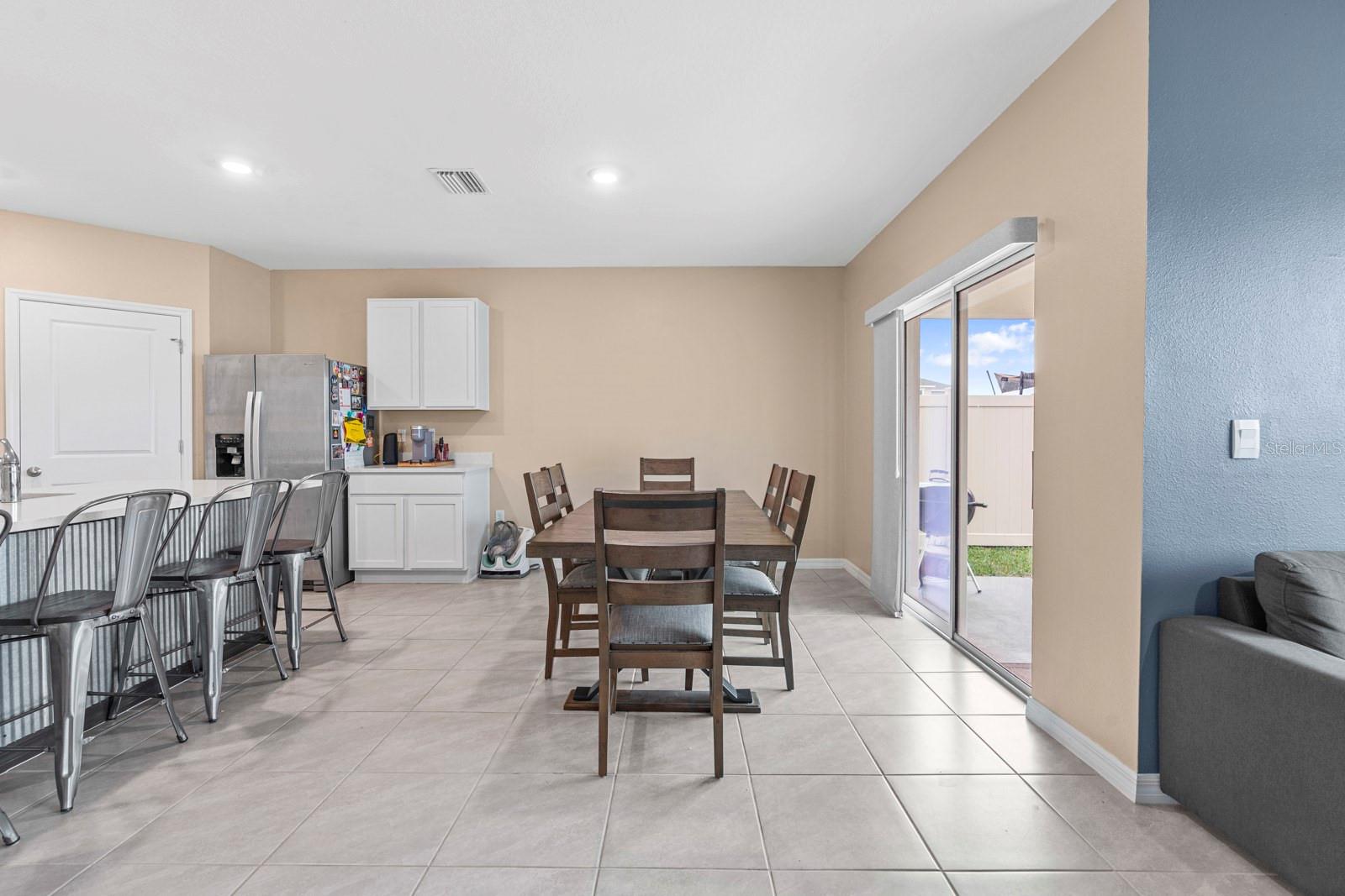 Listing photo id 4 for 3505 Thistle Bank Court