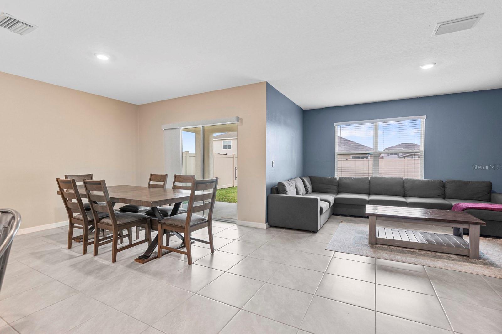 Listing photo id 5 for 3505 Thistle Bank Court