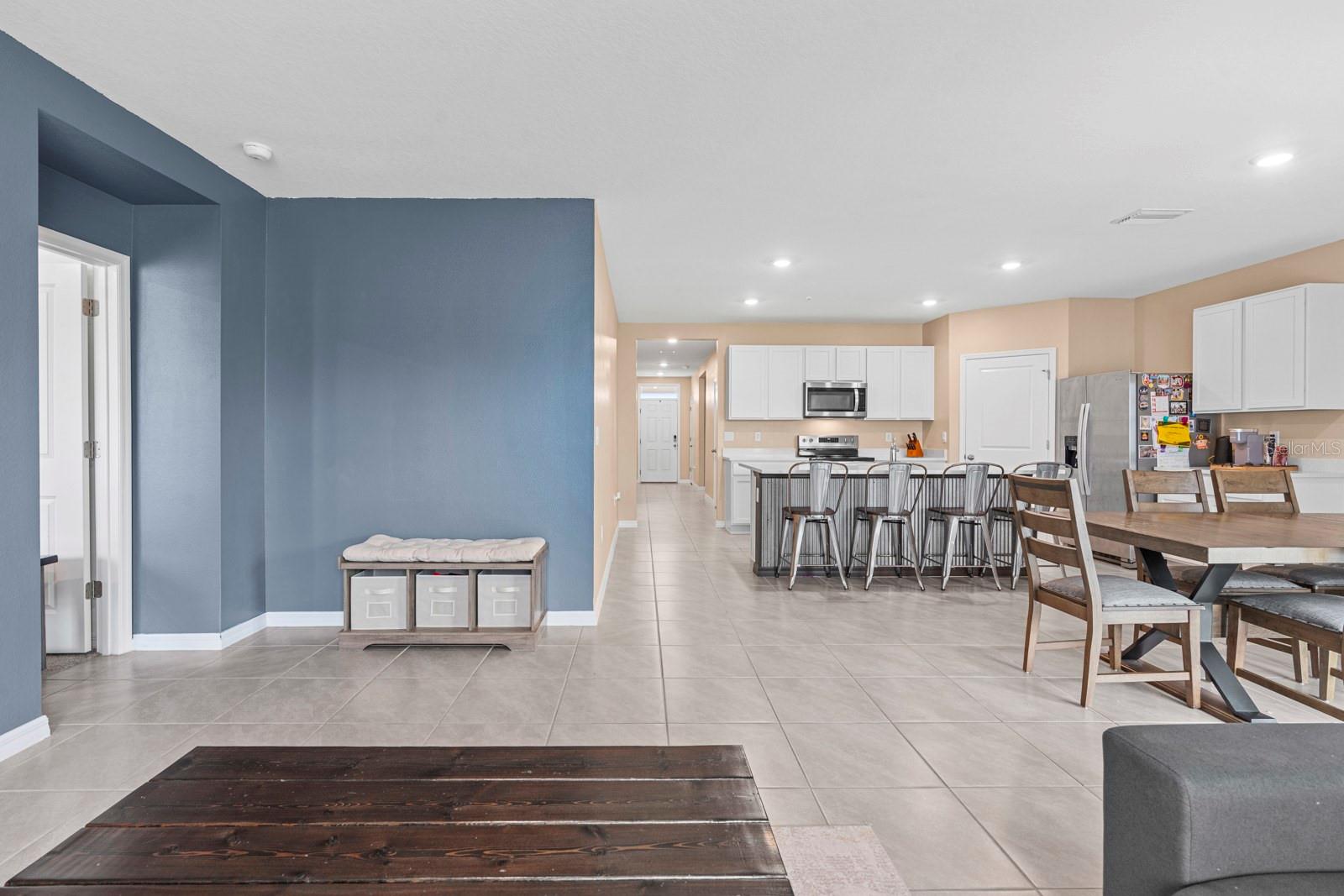 Listing photo id 6 for 3505 Thistle Bank Court