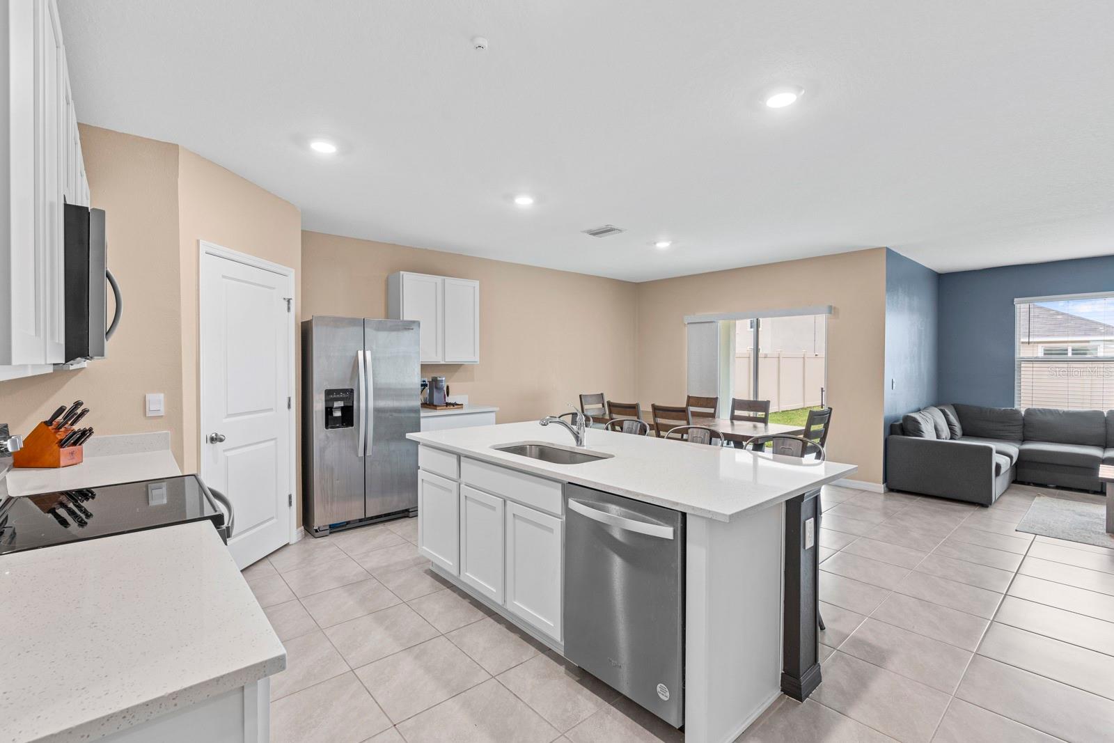 Listing photo id 7 for 3505 Thistle Bank Court