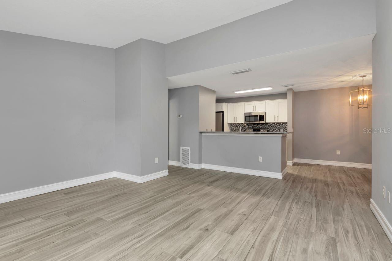 Listing photo id 8 for 9481 Highland Oak Drive 1506