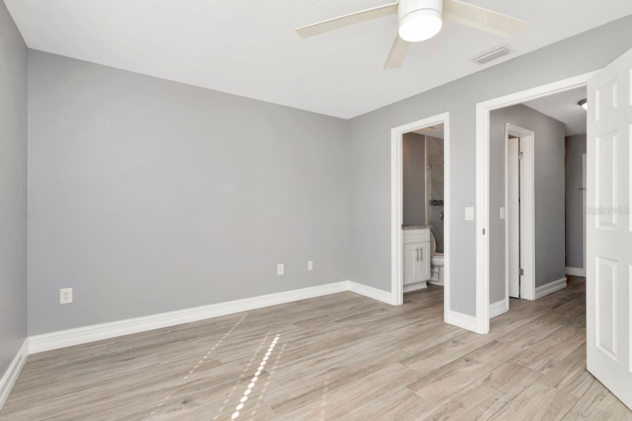 Listing photo id 18 for 9481 Highland Oak Drive 1506