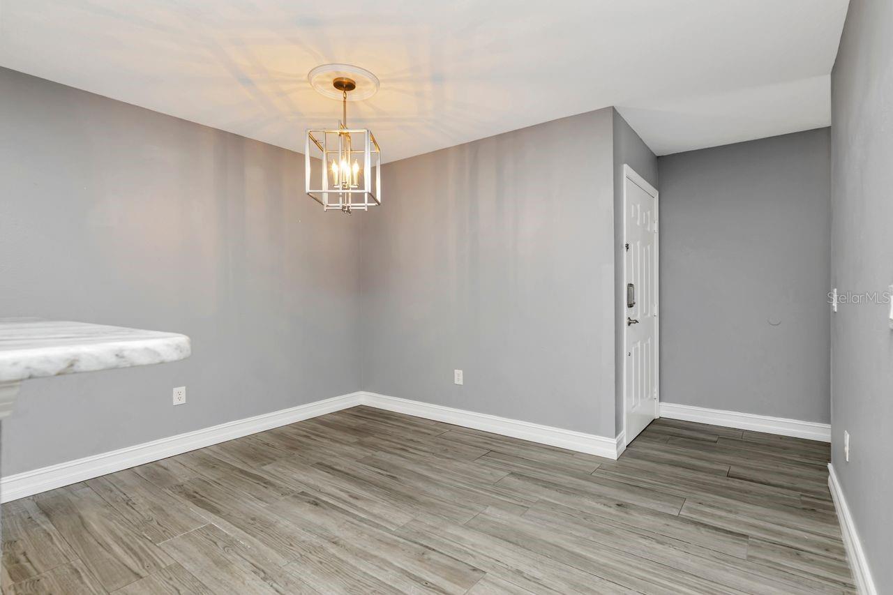 Listing photo id 1 for 9481 Highland Oak Drive 1506