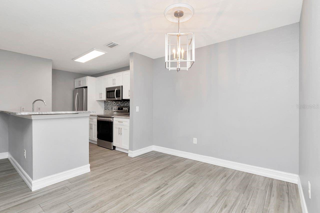 Listing photo id 2 for 9481 Highland Oak Drive 1506