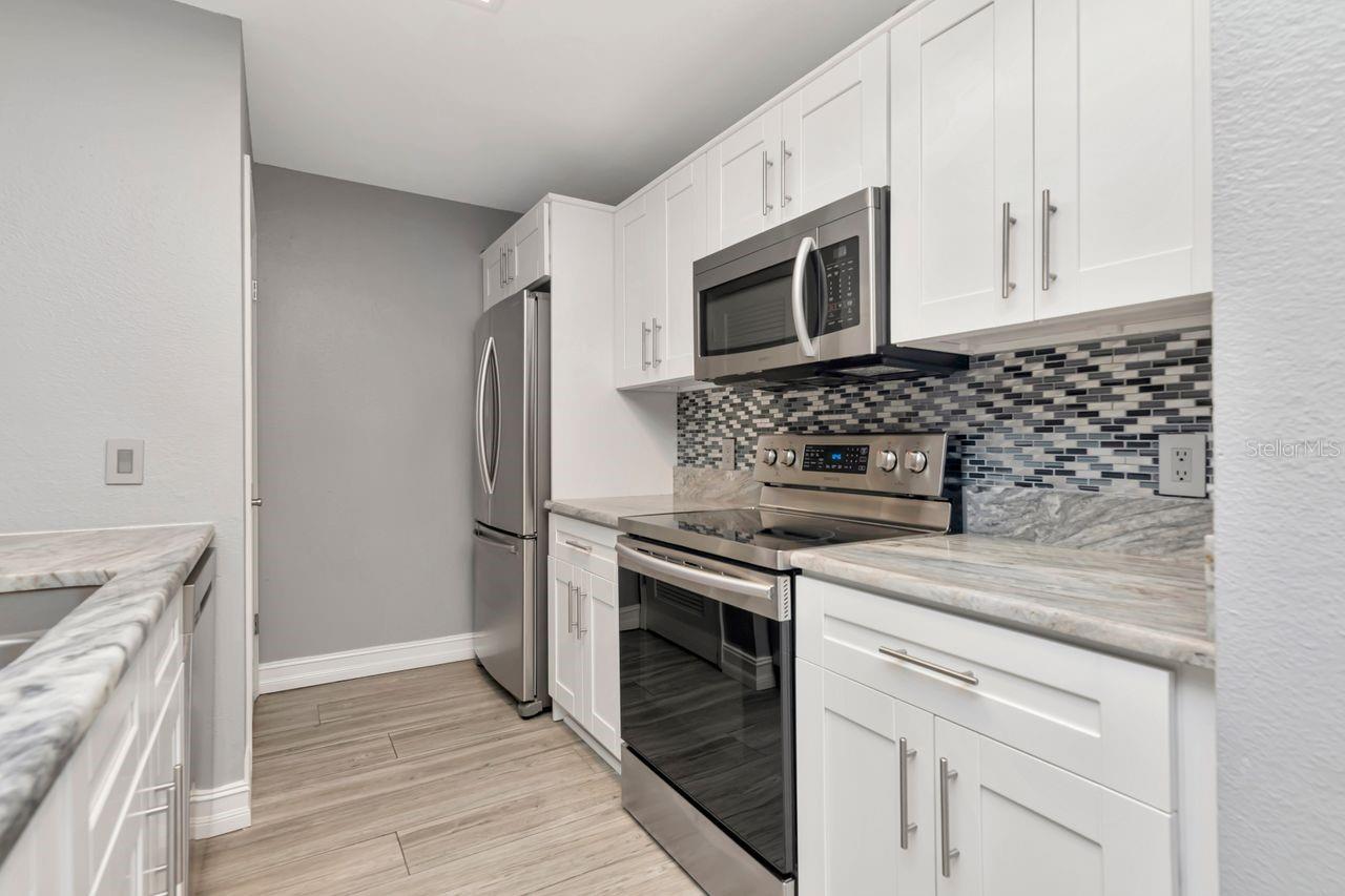Listing photo id 5 for 9481 Highland Oak Drive 1506