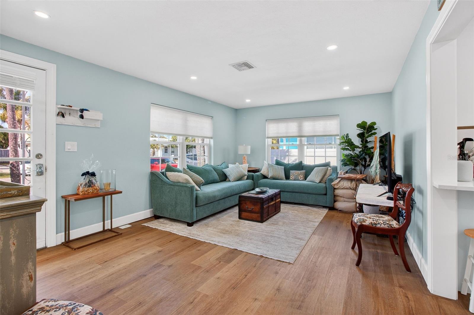 Image 6 of 47 For 741 Lantana Avenue