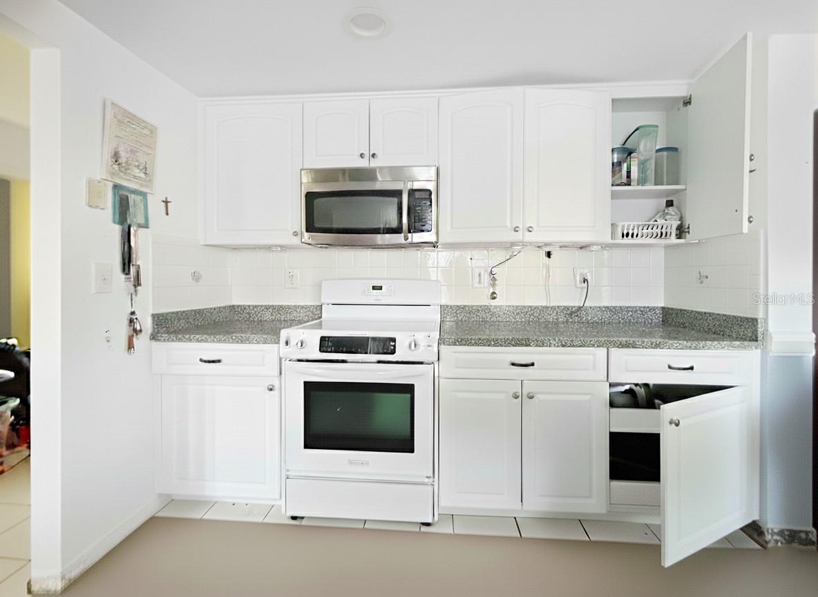 Image 5 of 12 For 122 Algiers Drive