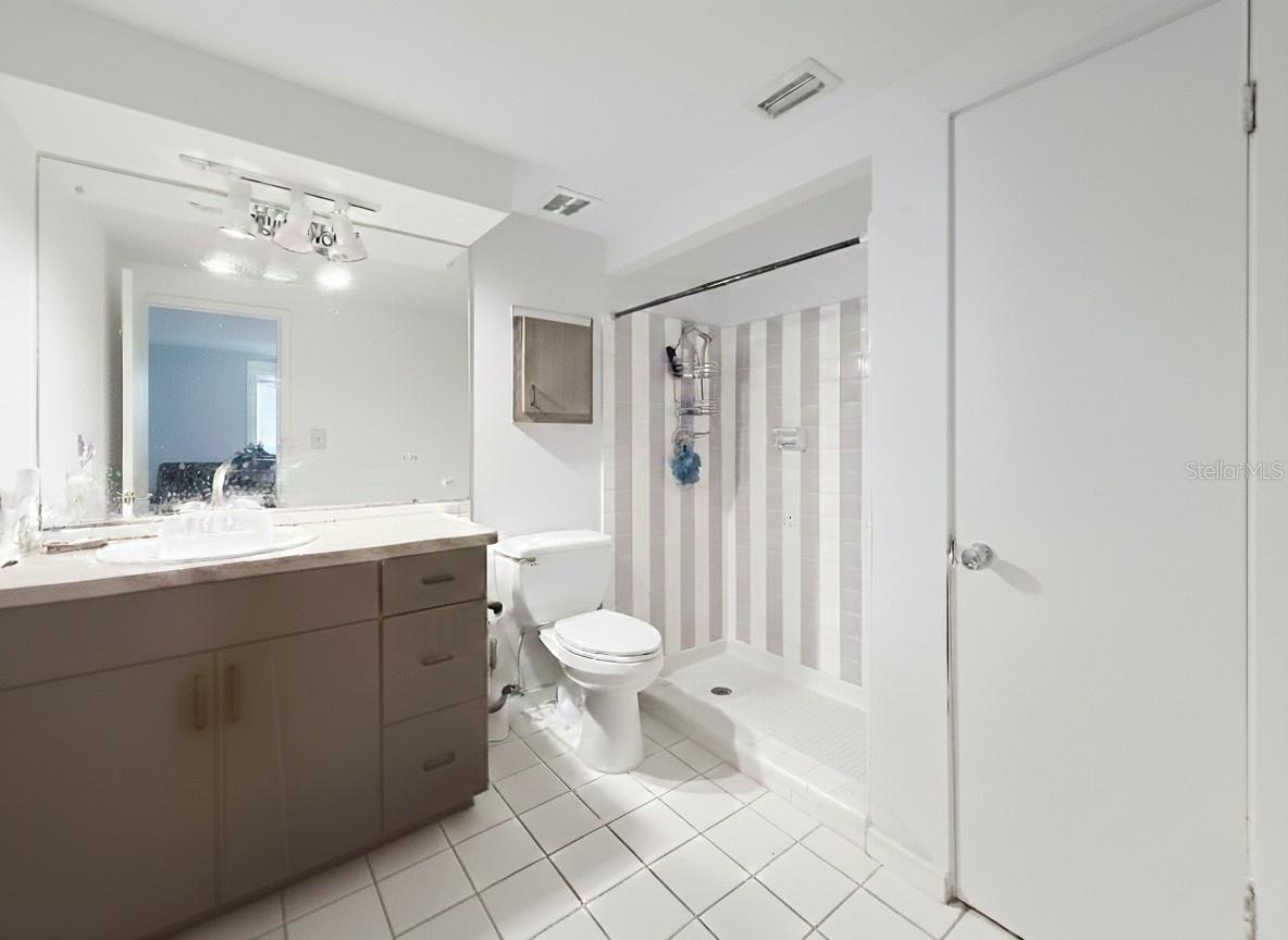 Image 9 of 12 For 122 Algiers Drive