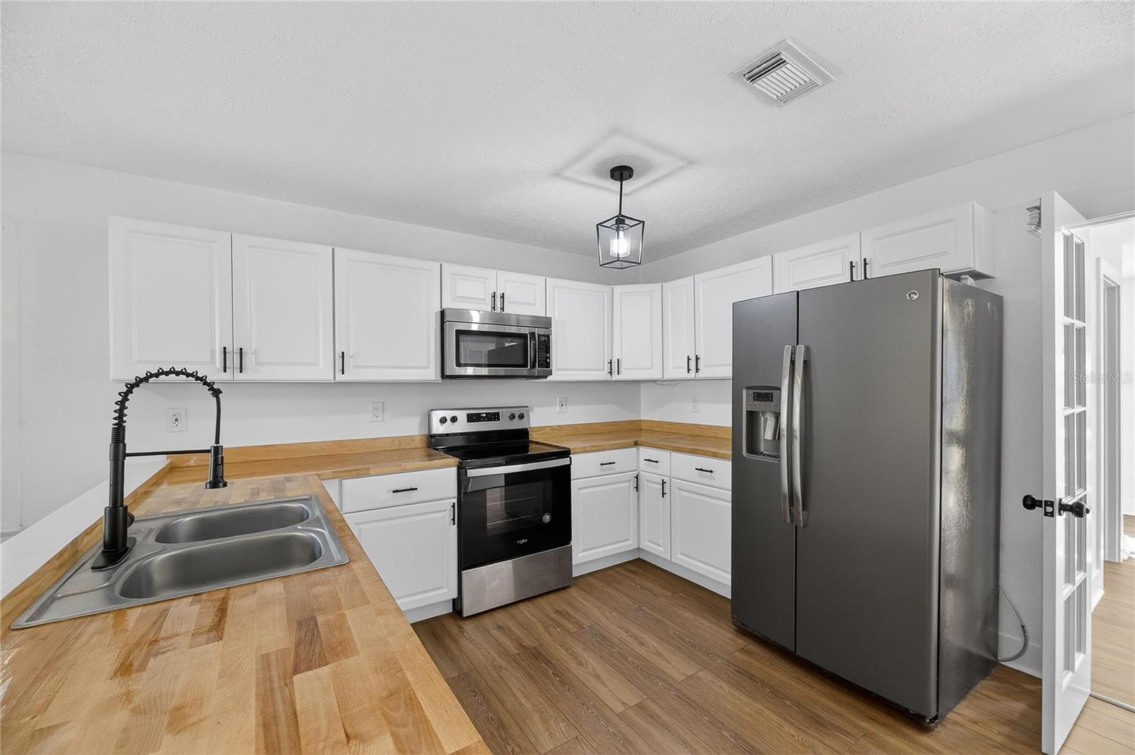 Image 12 of 52 For 1407 North Street 1