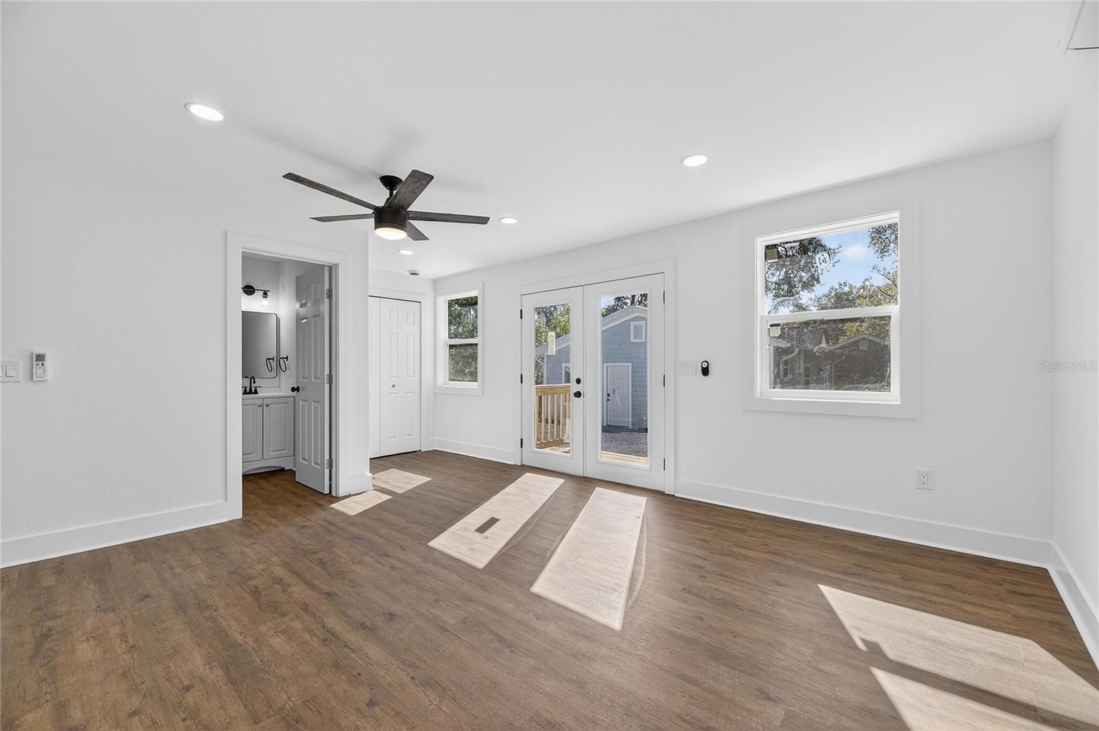 Image 17 of 52 For 1407 North Street 1