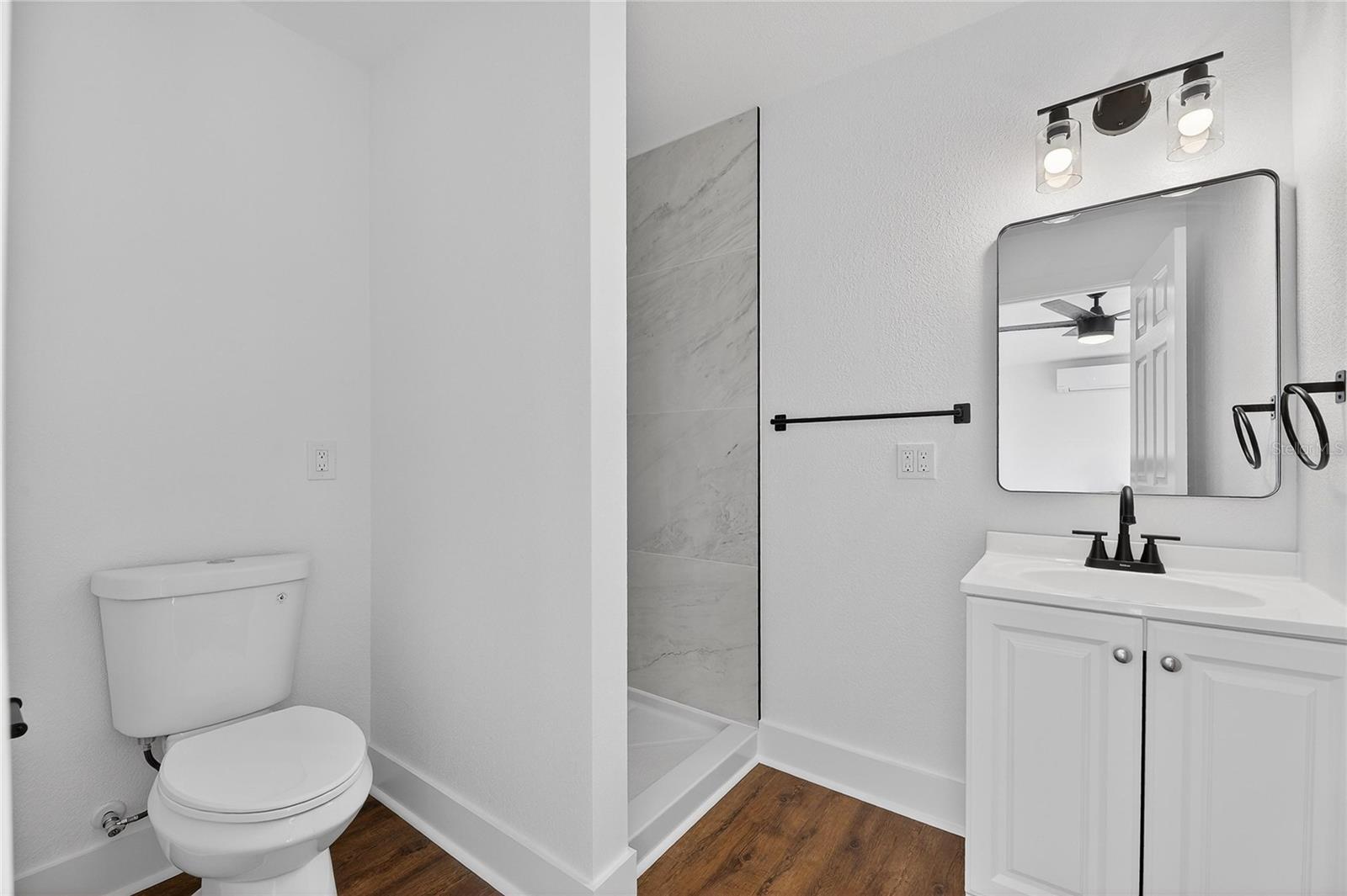 Image 19 of 52 For 1407 North Street 1