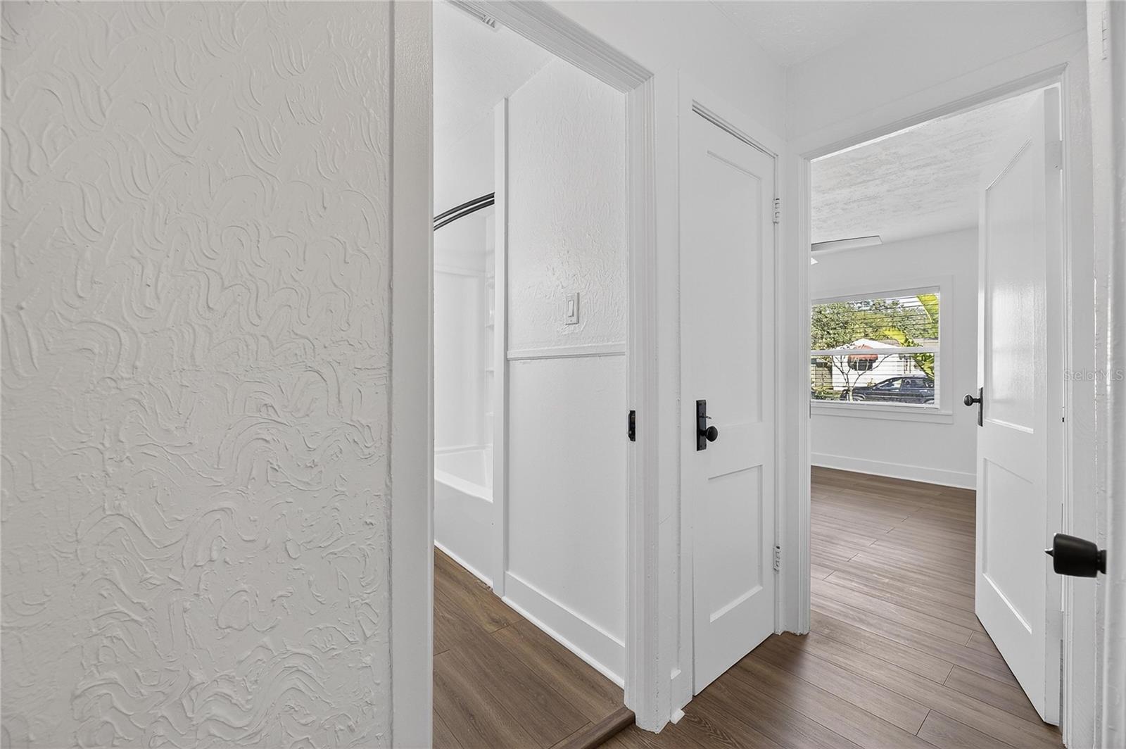 Image 21 of 52 For 1407 North Street 1