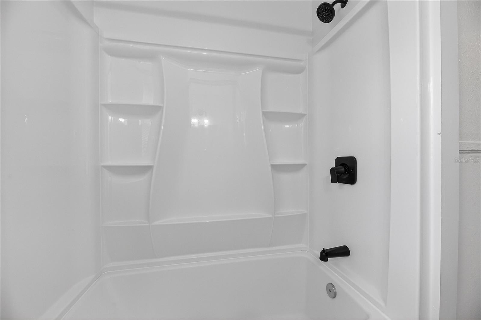 Image 23 of 52 For 1407 North Street 1