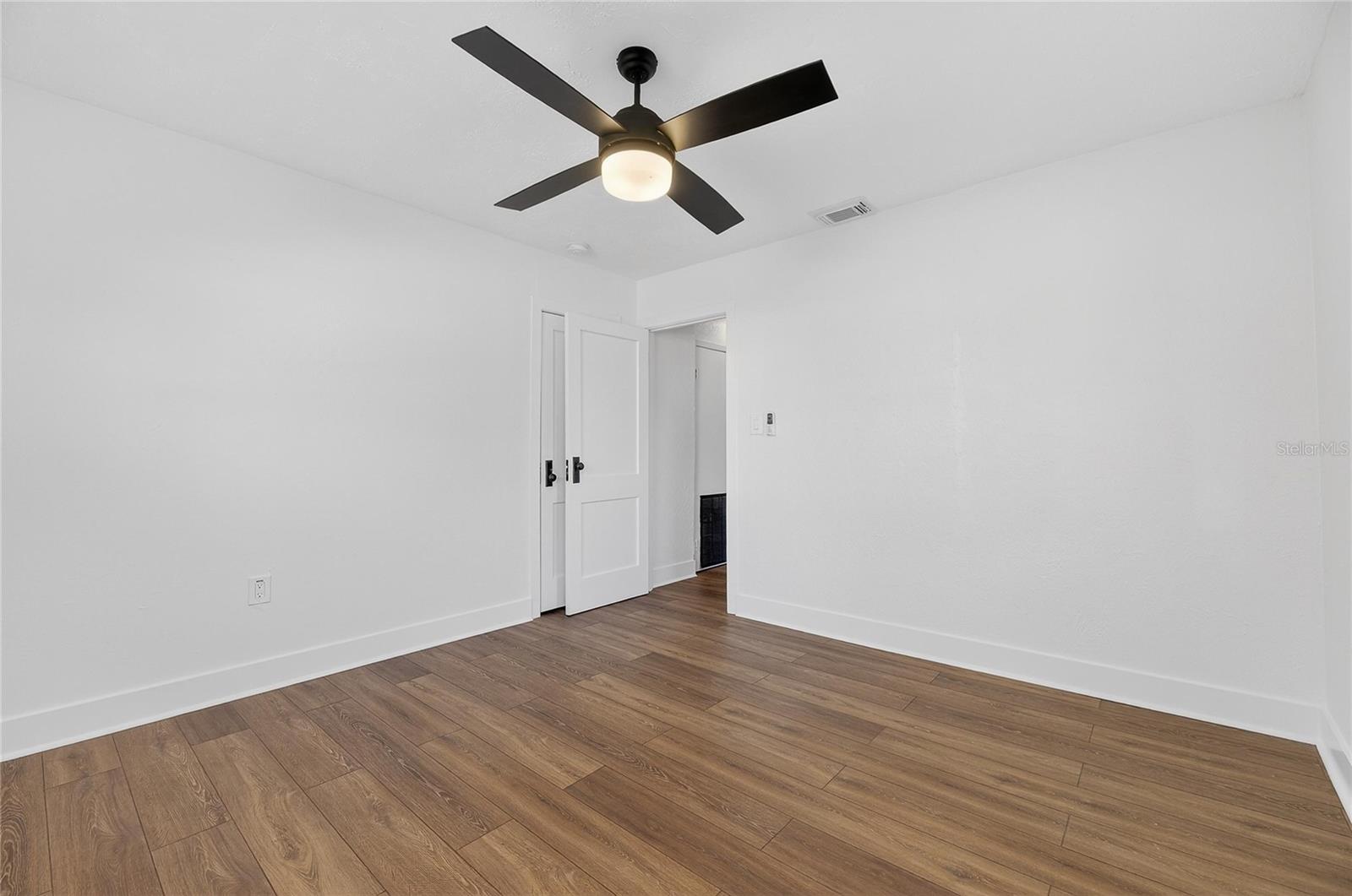 Image 26 of 52 For 1407 North Street 1