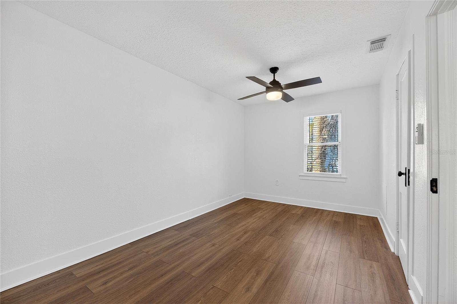 Image 27 of 52 For 1407 North Street 1