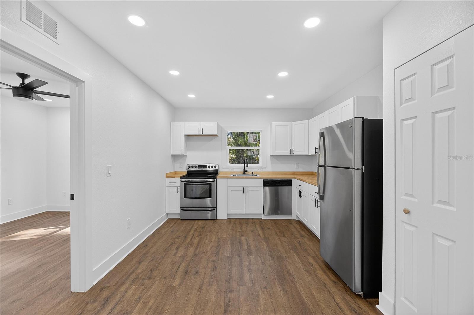 Image 36 of 52 For 1407 North Street 1