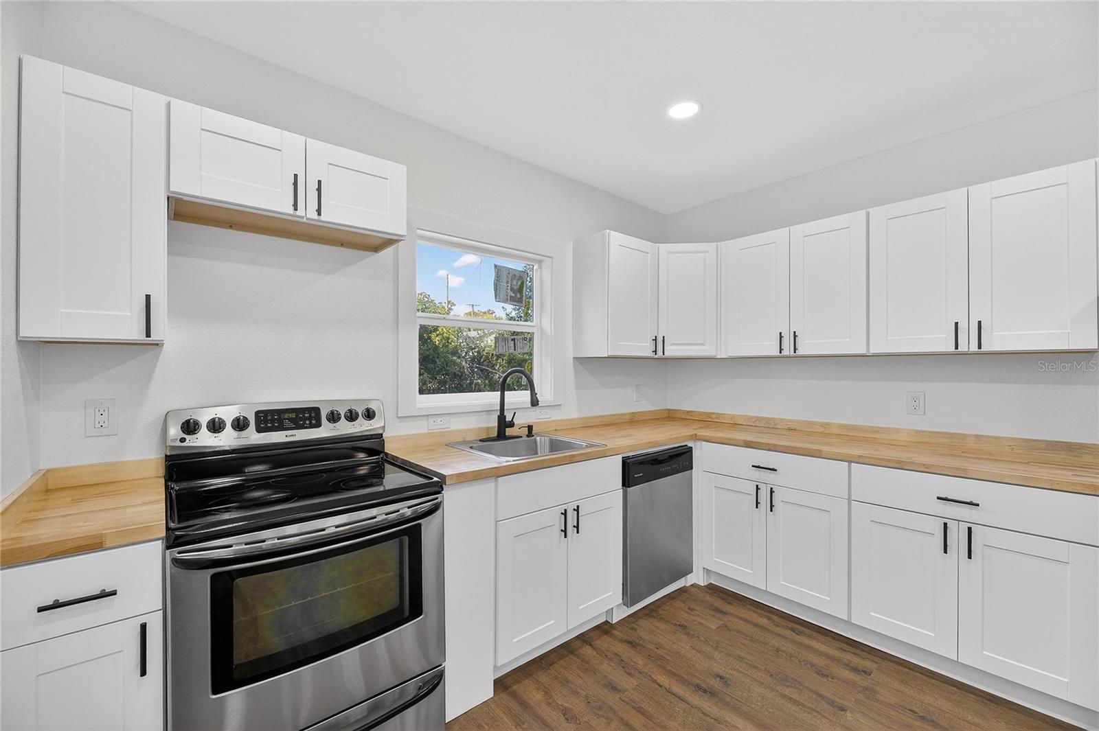 Image 38 of 52 For 1407 North Street 1