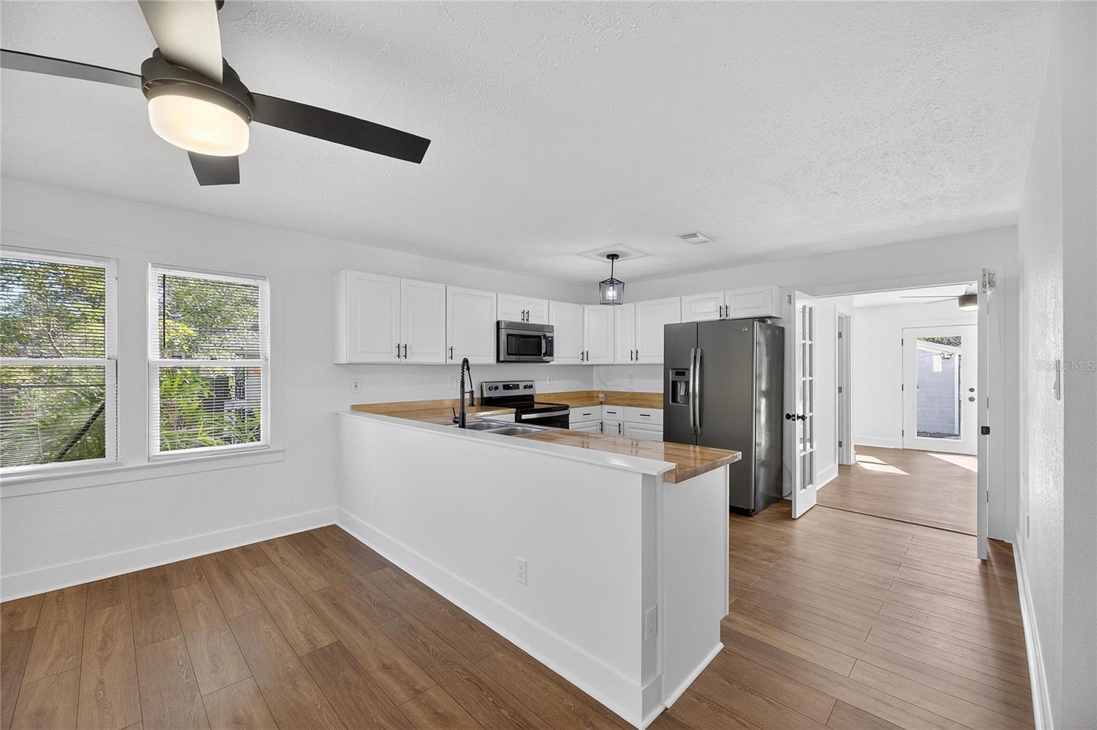 Image 9 of 52 For 1407 North Street 1