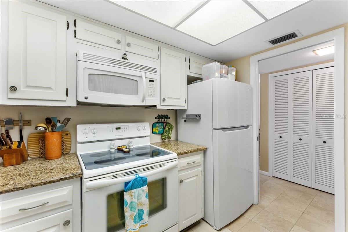 Image 11 of 42 For 5020 Brittany Drive S 118