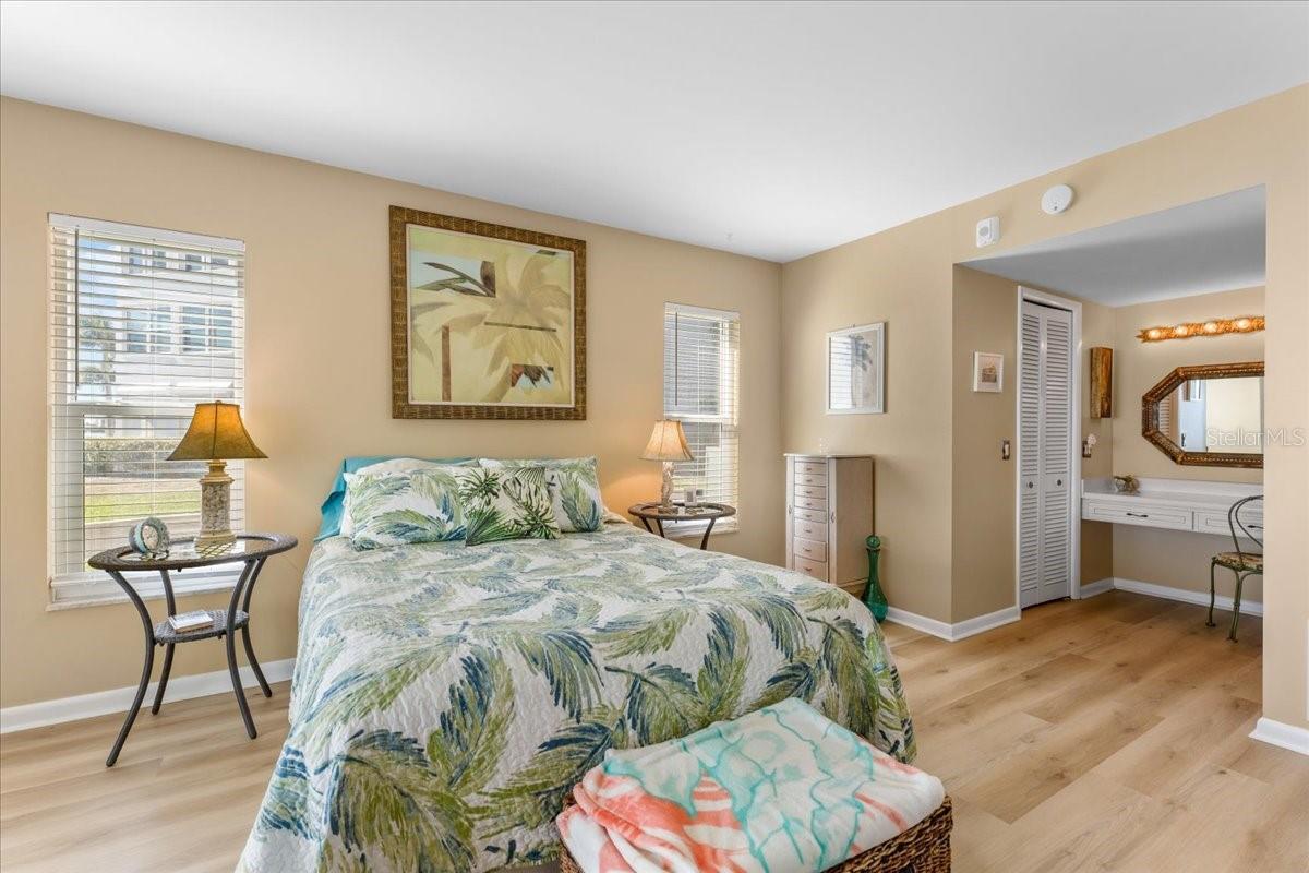 Image 14 of 42 For 5020 Brittany Drive S 118