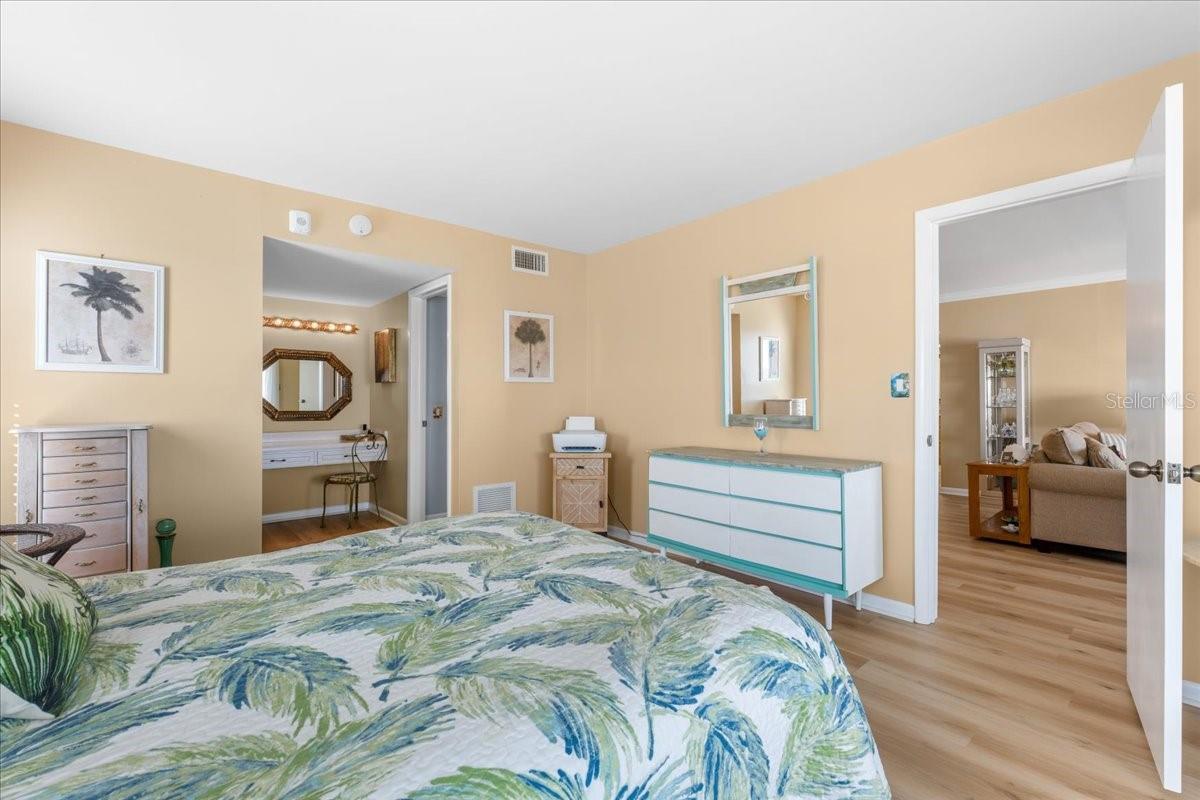 Image 15 of 42 For 5020 Brittany Drive S 118