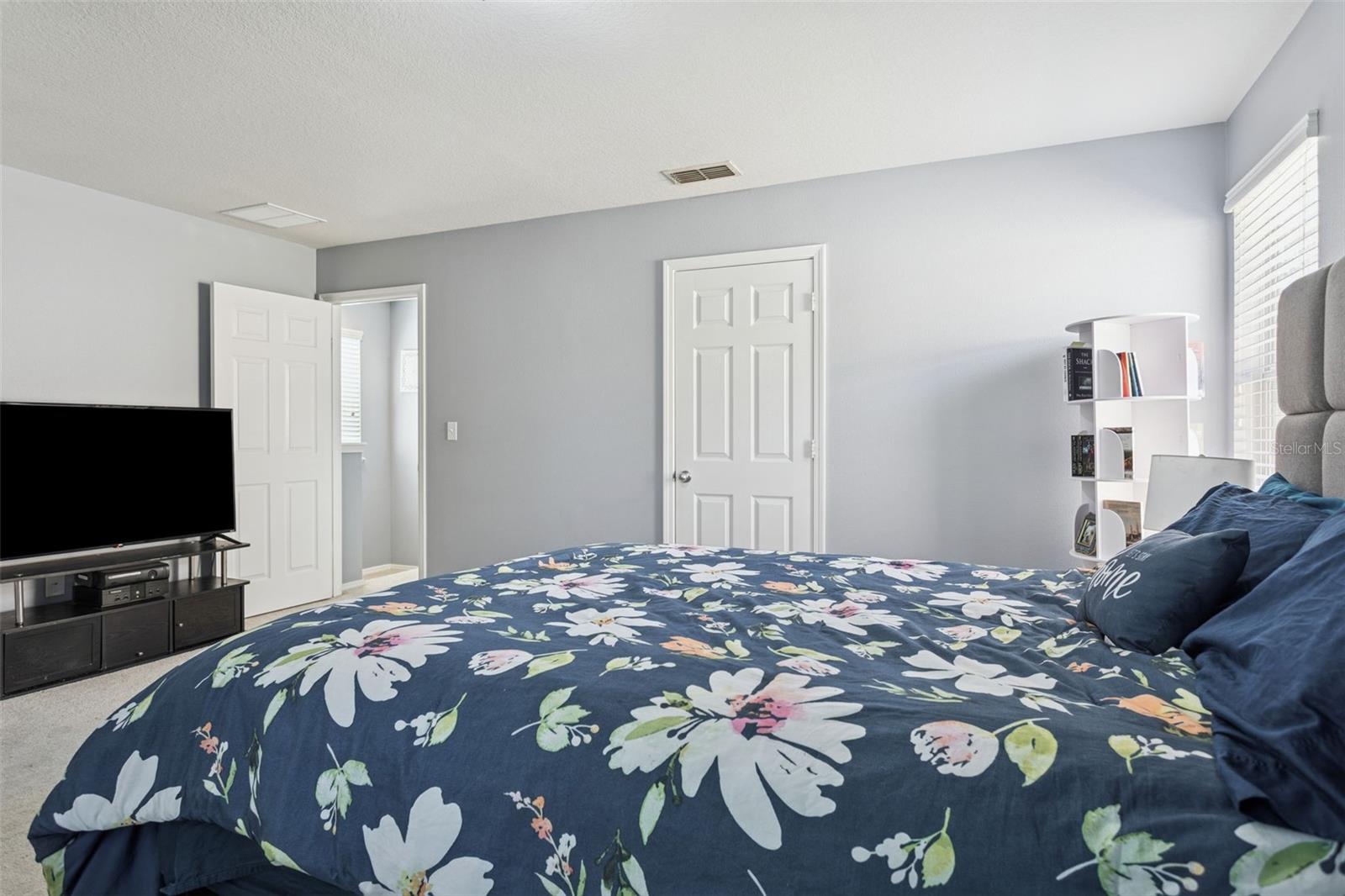 Image 18 of 33 For 9205 English Oaks Lane