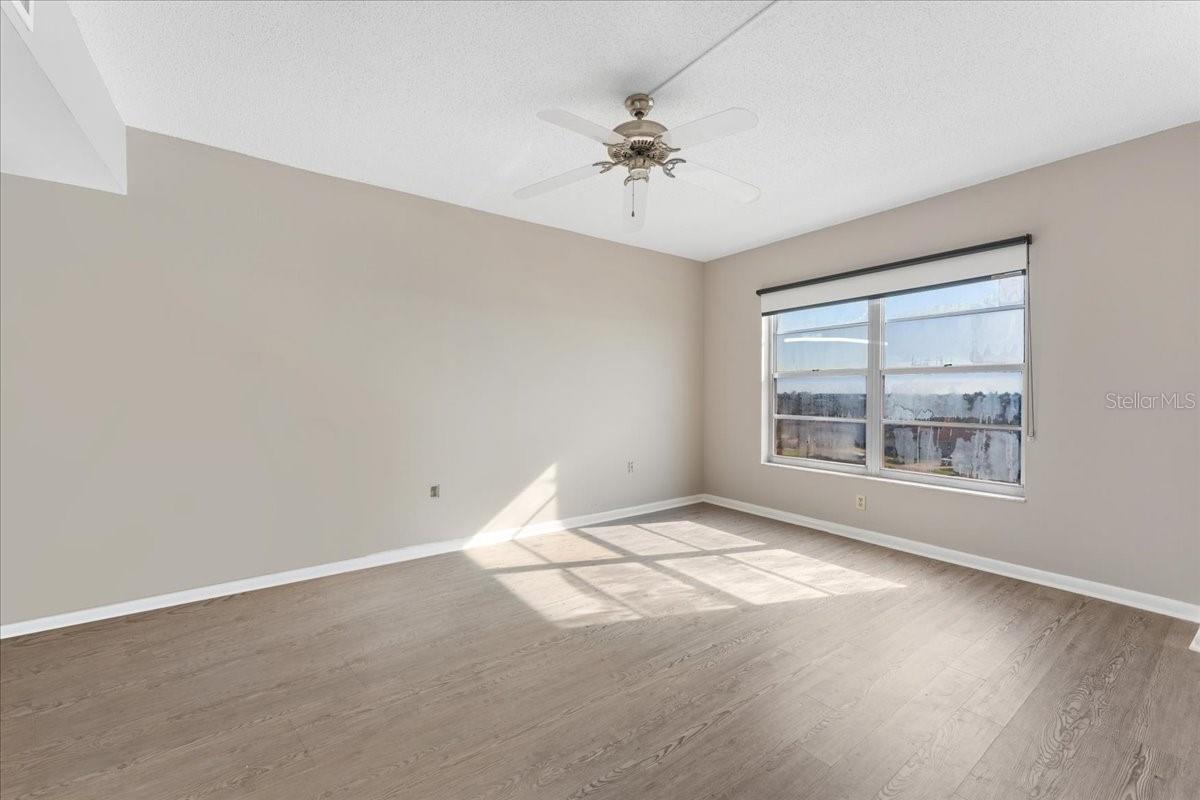 Listing photo id 8 for 4900 Brittany Drive S 610