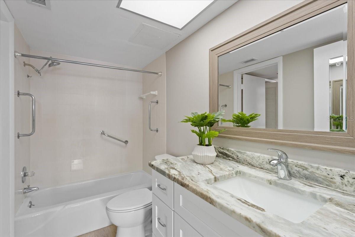 Listing photo id 11 for 4900 Brittany Drive S 610