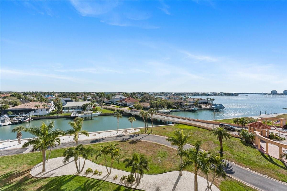 Listing photo id 13 for 4900 Brittany Drive S 610