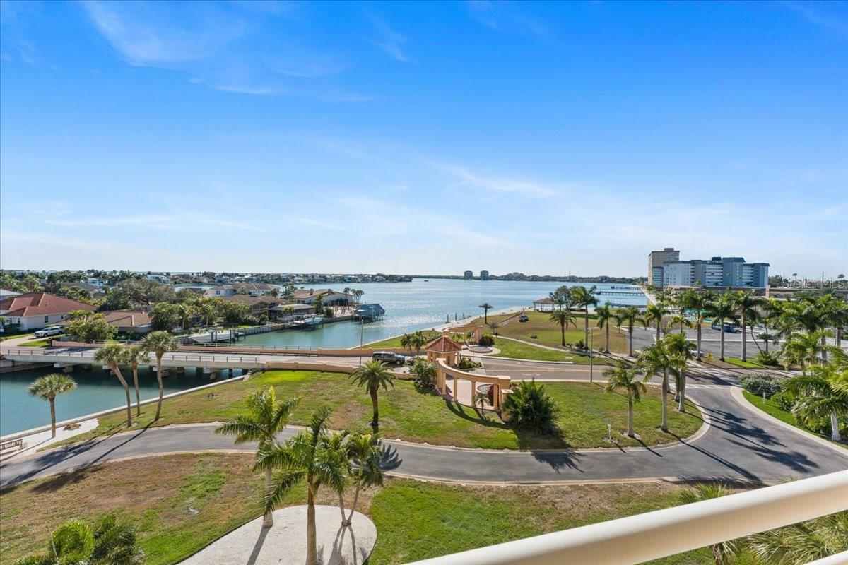 Listing photo id 14 for 4900 Brittany Drive S 610