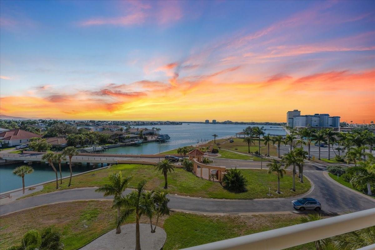 Listing photo id 15 for 4900 Brittany Drive S 610