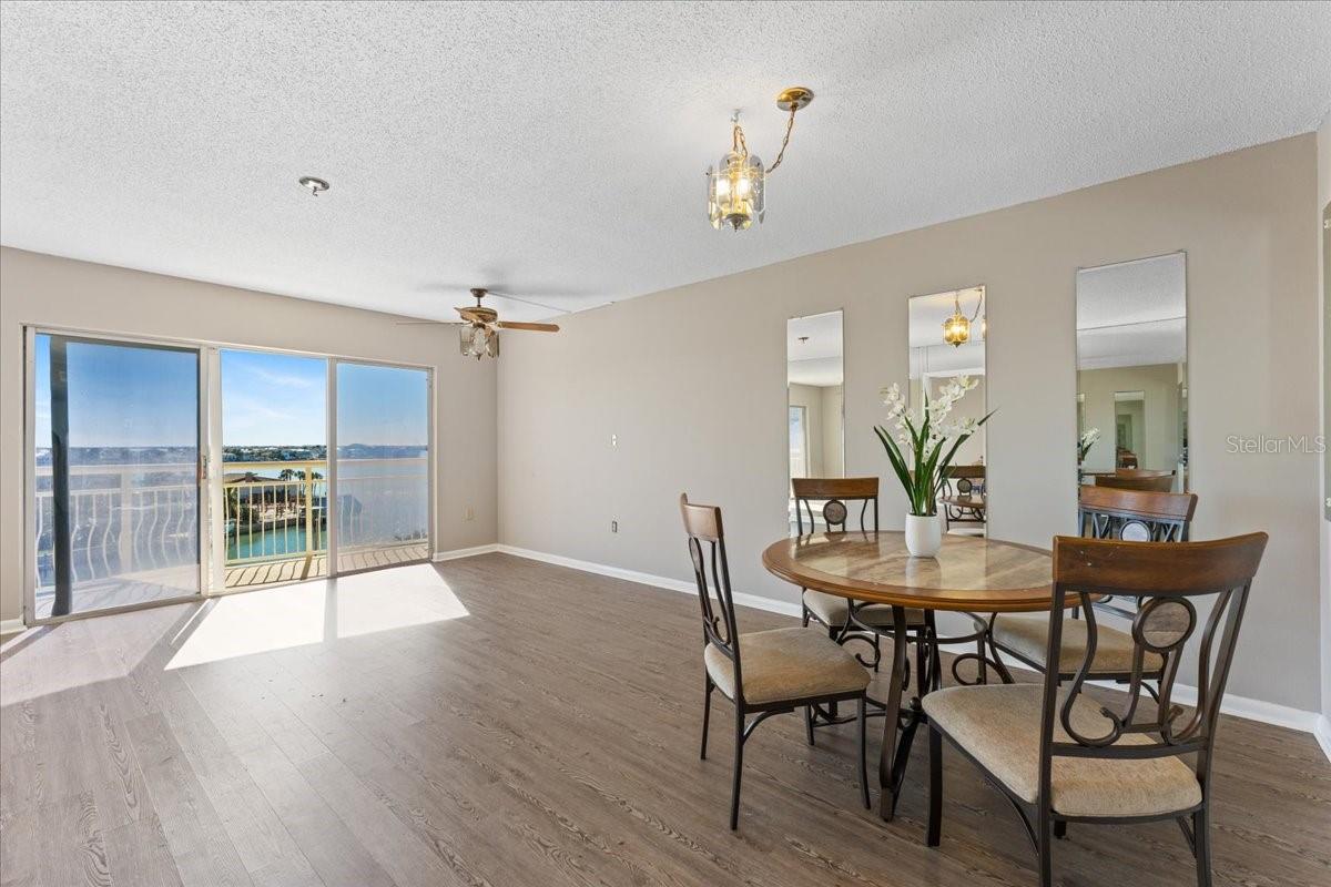 Listing photo id 0 for 4900 Brittany Drive S 610