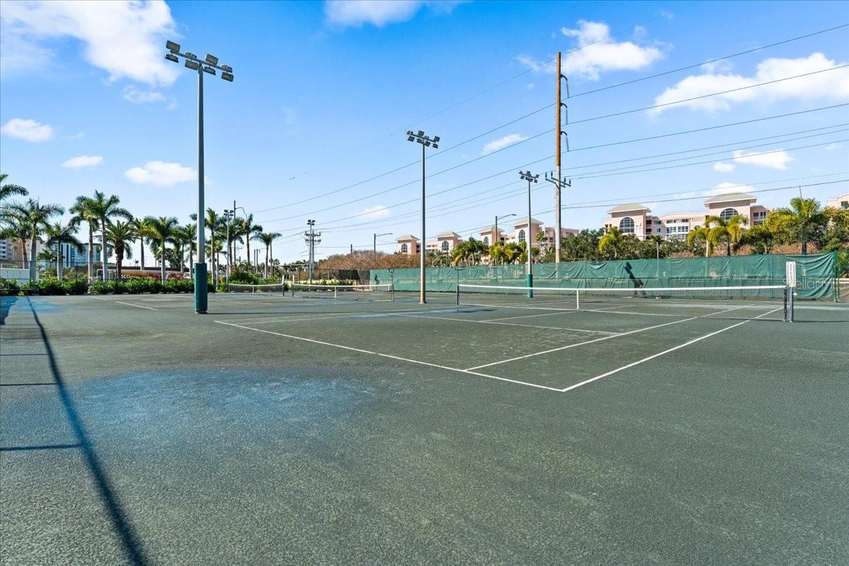 Listing photo id 25 for 4900 Brittany Drive S 610