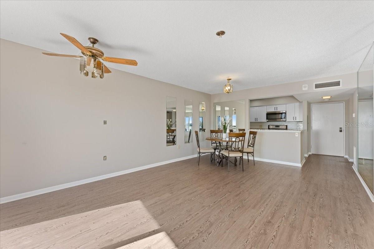 Listing photo id 2 for 4900 Brittany Drive S 610