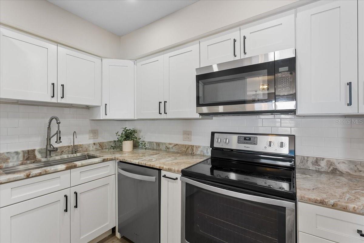 Listing photo id 5 for 4900 Brittany Drive S 610