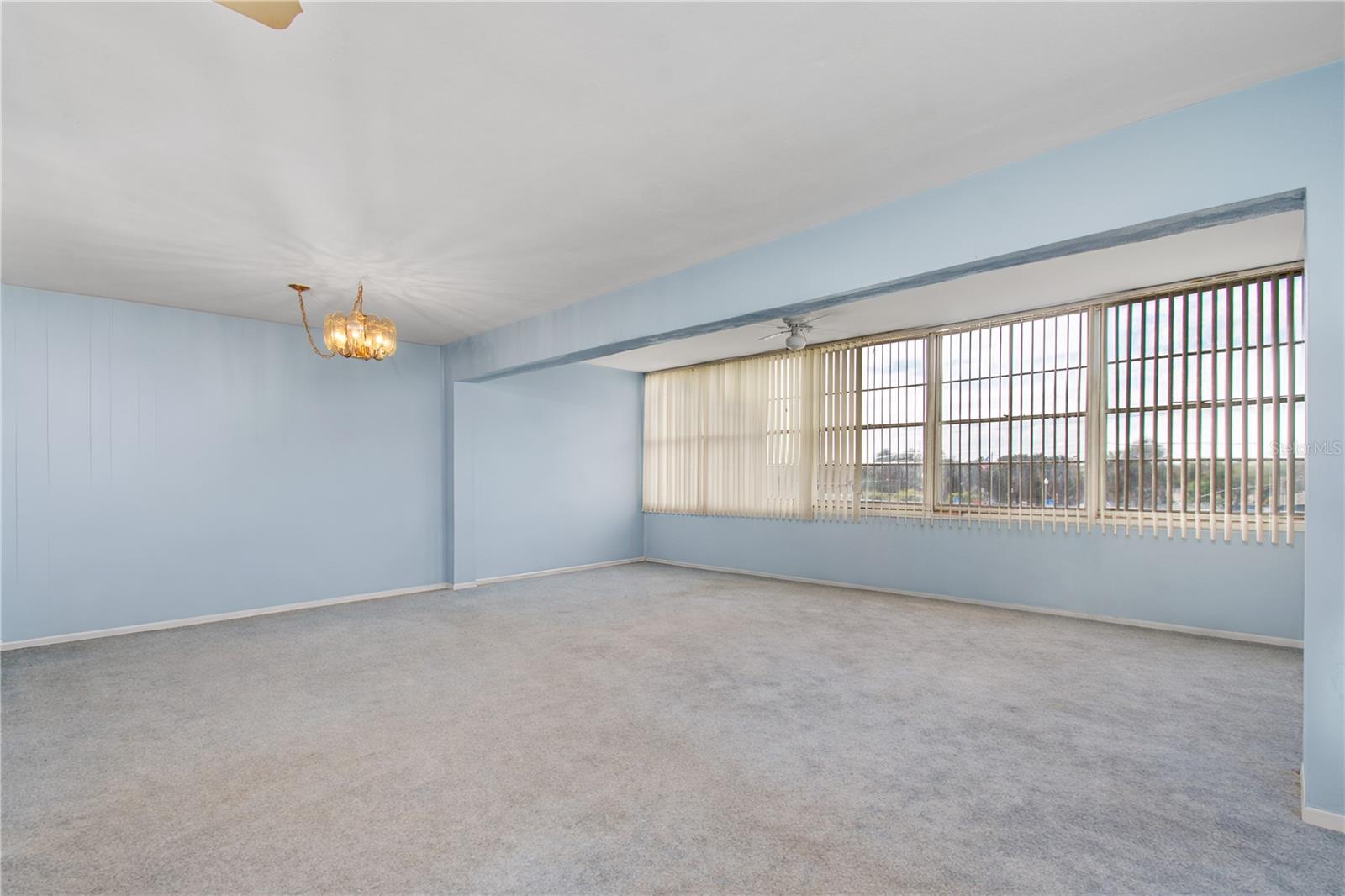 Listing photo id 9 for 7200 Sunshine Skyway Lane S 2a