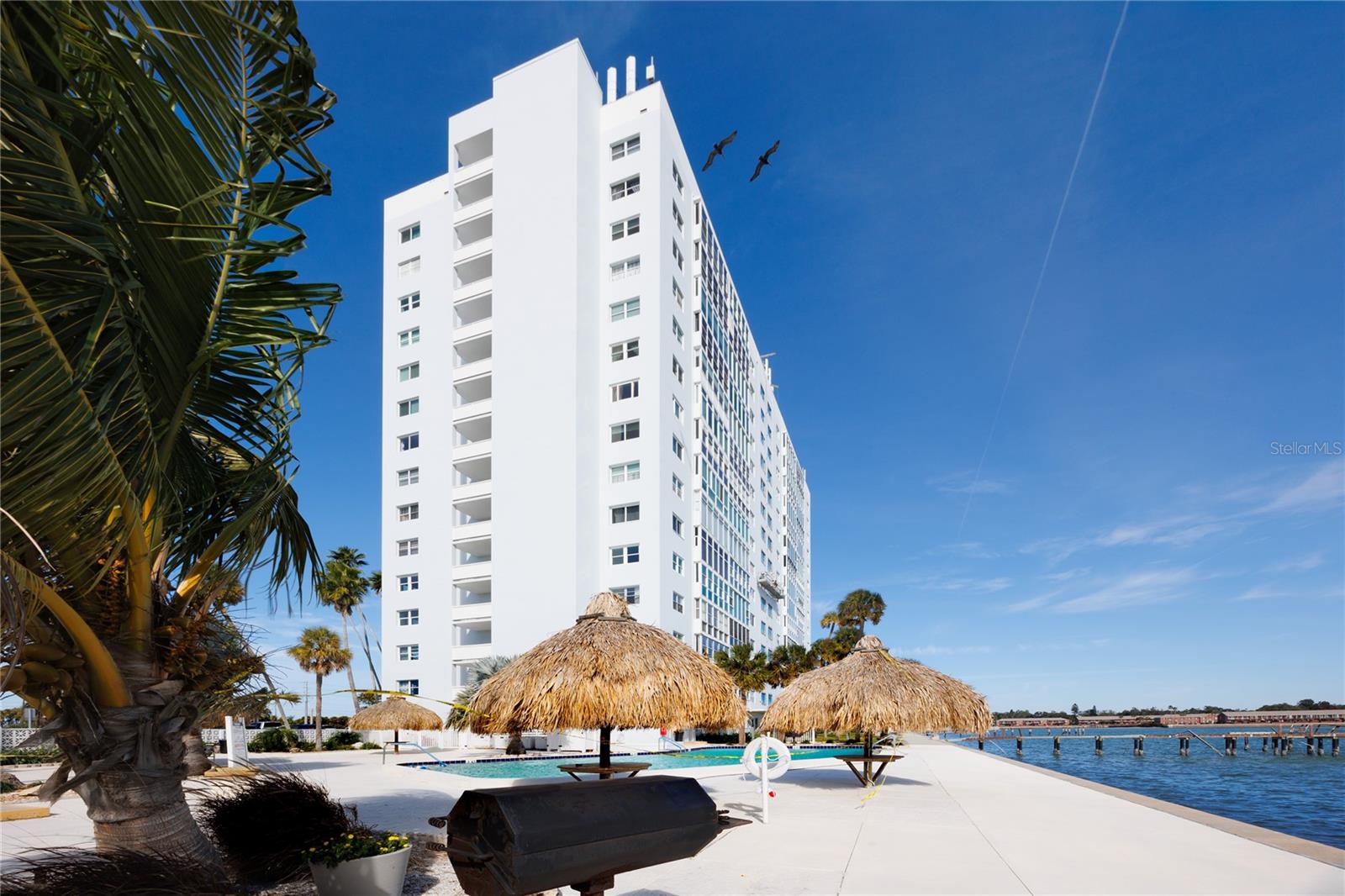 Listing photo id 33 for 7200 Sunshine Skyway Lane S 2a