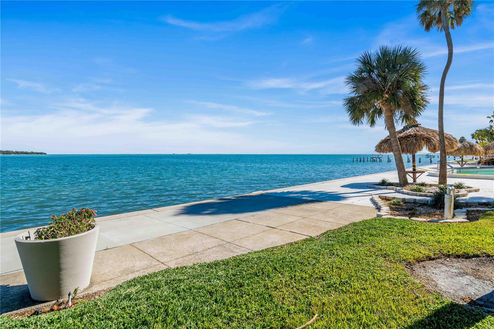 Listing photo id 36 for 7200 Sunshine Skyway Lane S 2a