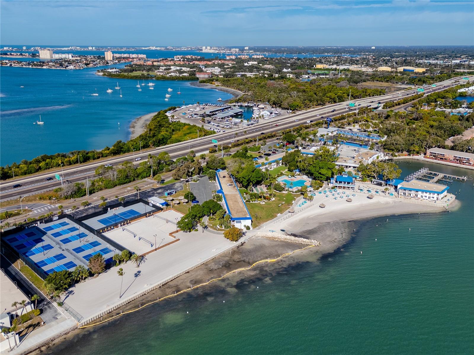 Listing photo id 44 for 7200 Sunshine Skyway Lane S 2a