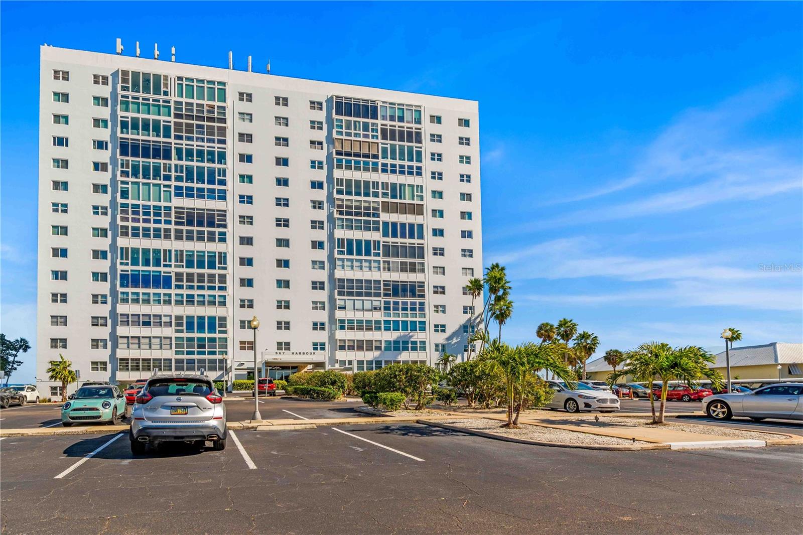 Listing photo id 4 for 7200 Sunshine Skyway Lane S 2a