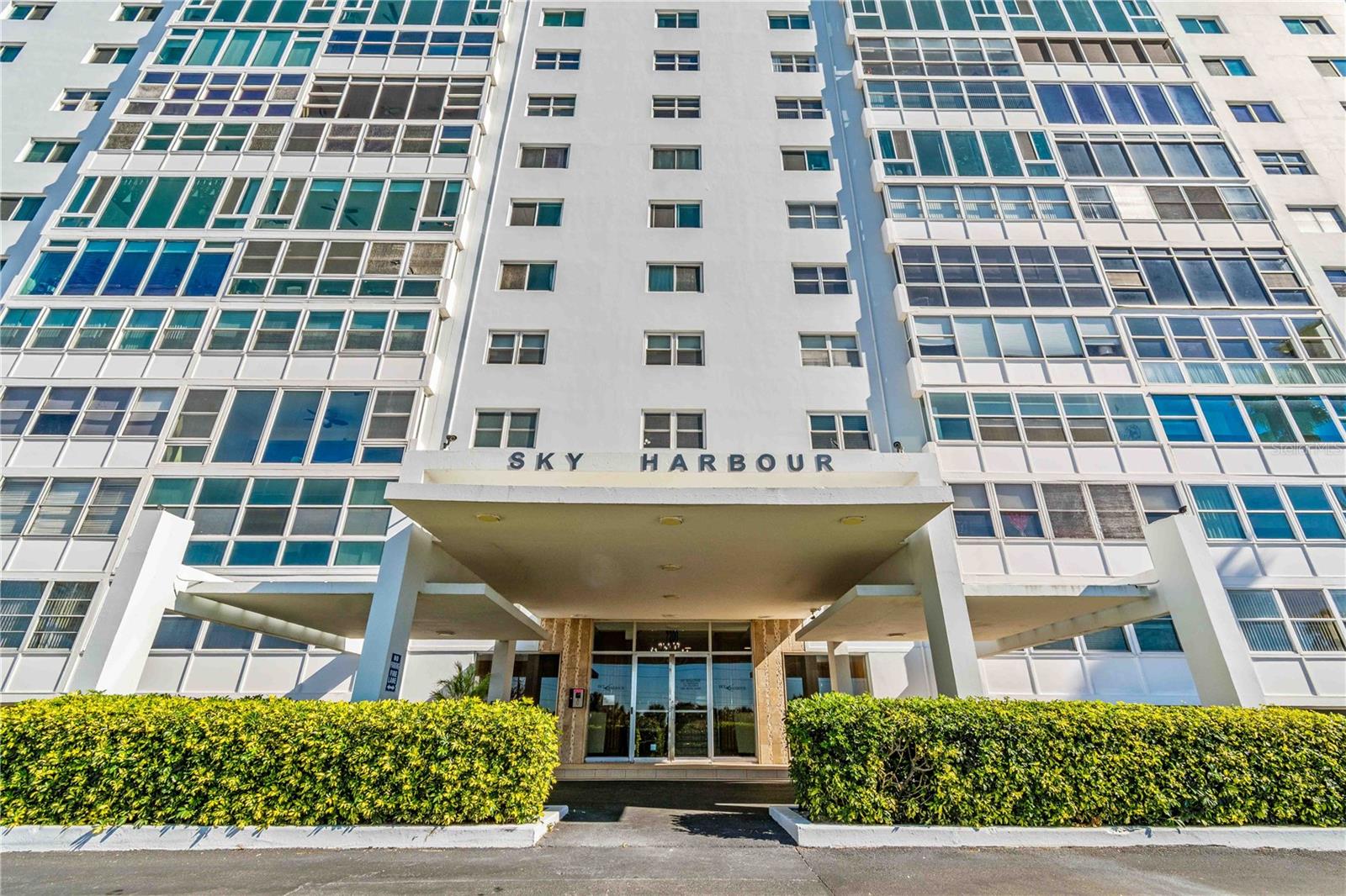 Listing photo id 5 for 7200 Sunshine Skyway Lane S 2a