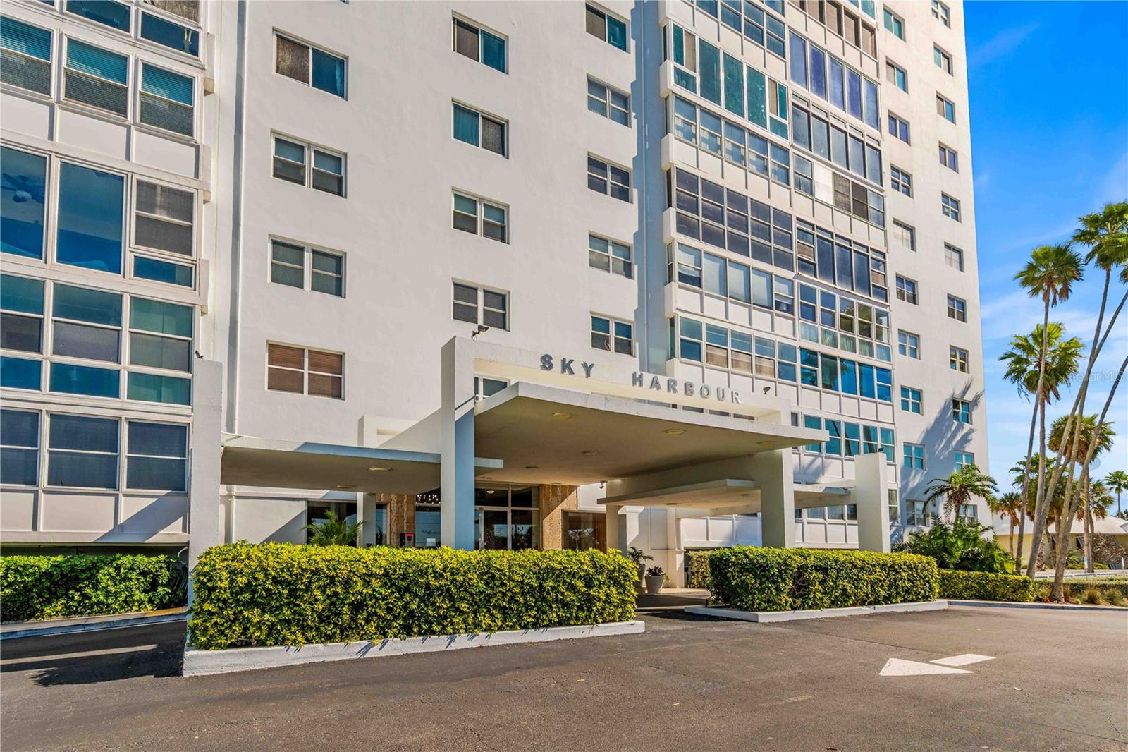 Listing photo id 6 for 7200 Sunshine Skyway Lane S 2a